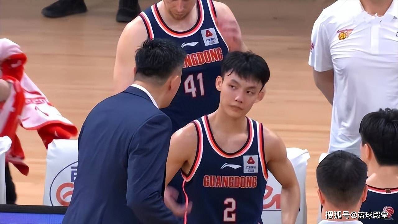 意甲-那不勒斯2-1亚特兰大 K77破门奥利维拉伤退北京时间11月26日凌晨1点，意甲第13轮，那不勒斯客场挑战亚特兰大。